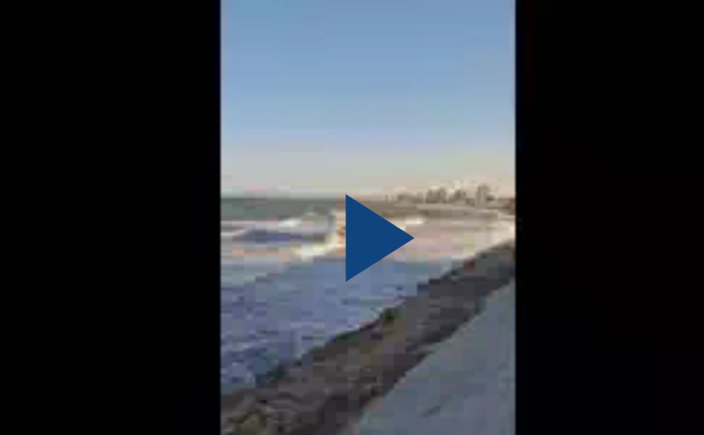 Un extraño objeto de gran tamaño fue detectado a la deriva en las costas de la ciudad balnearia de Puerto Madryn