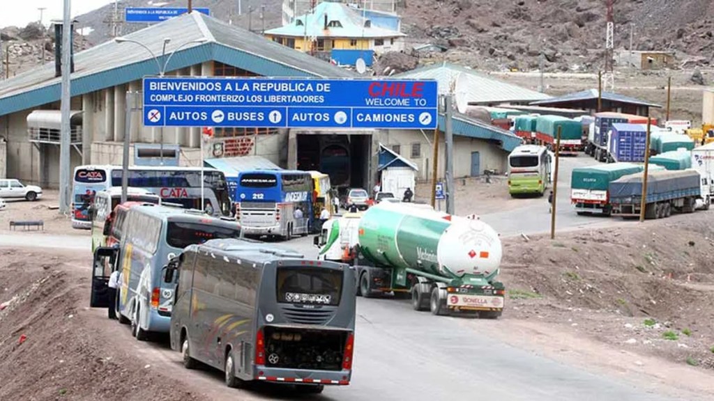 Intentó cruzar la frontera con dinero oculto y terminó detenido